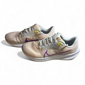 Women’s 8 Nike Pegasus 40 Wide running shoe